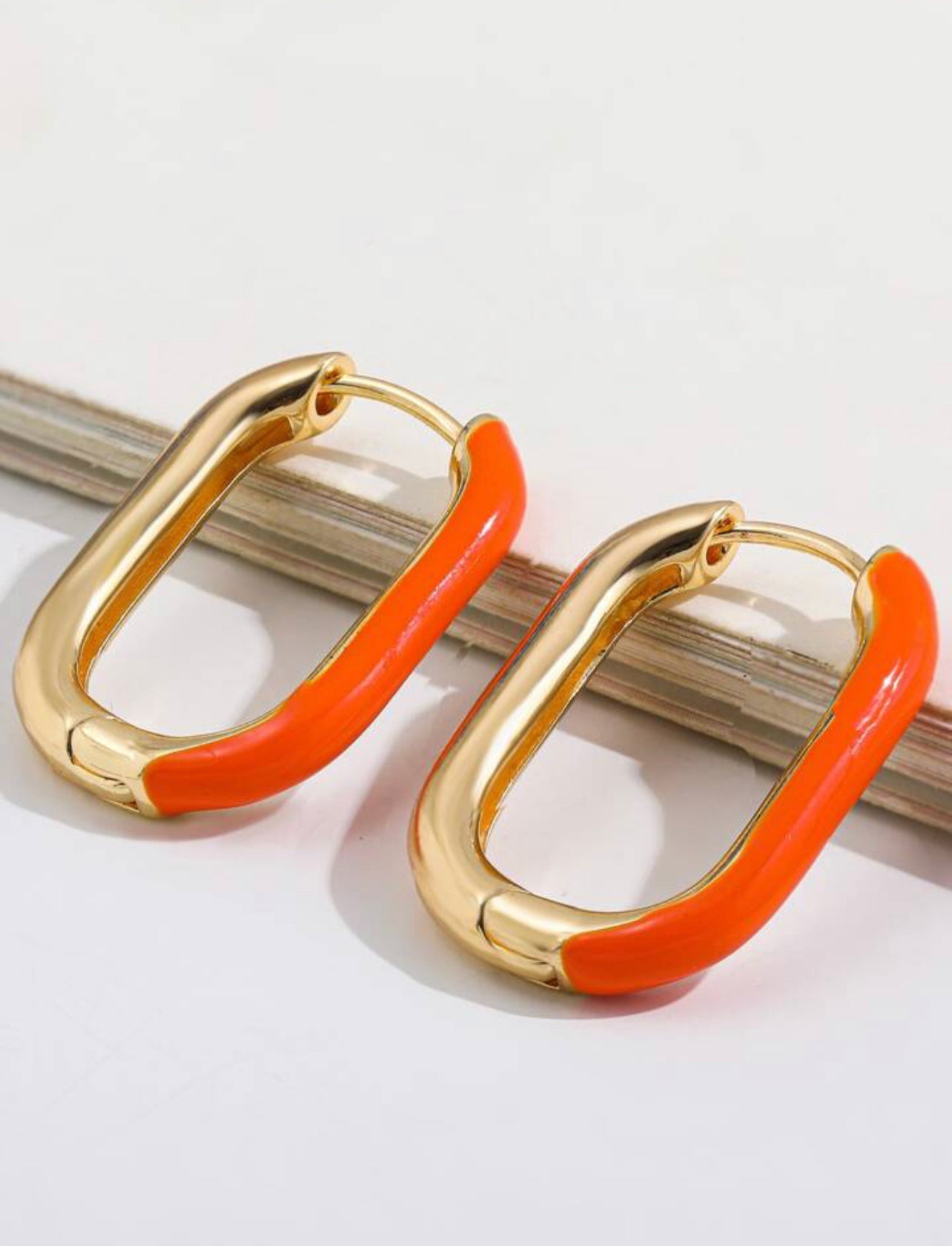 Minimalist Two Tone Hoop huggies