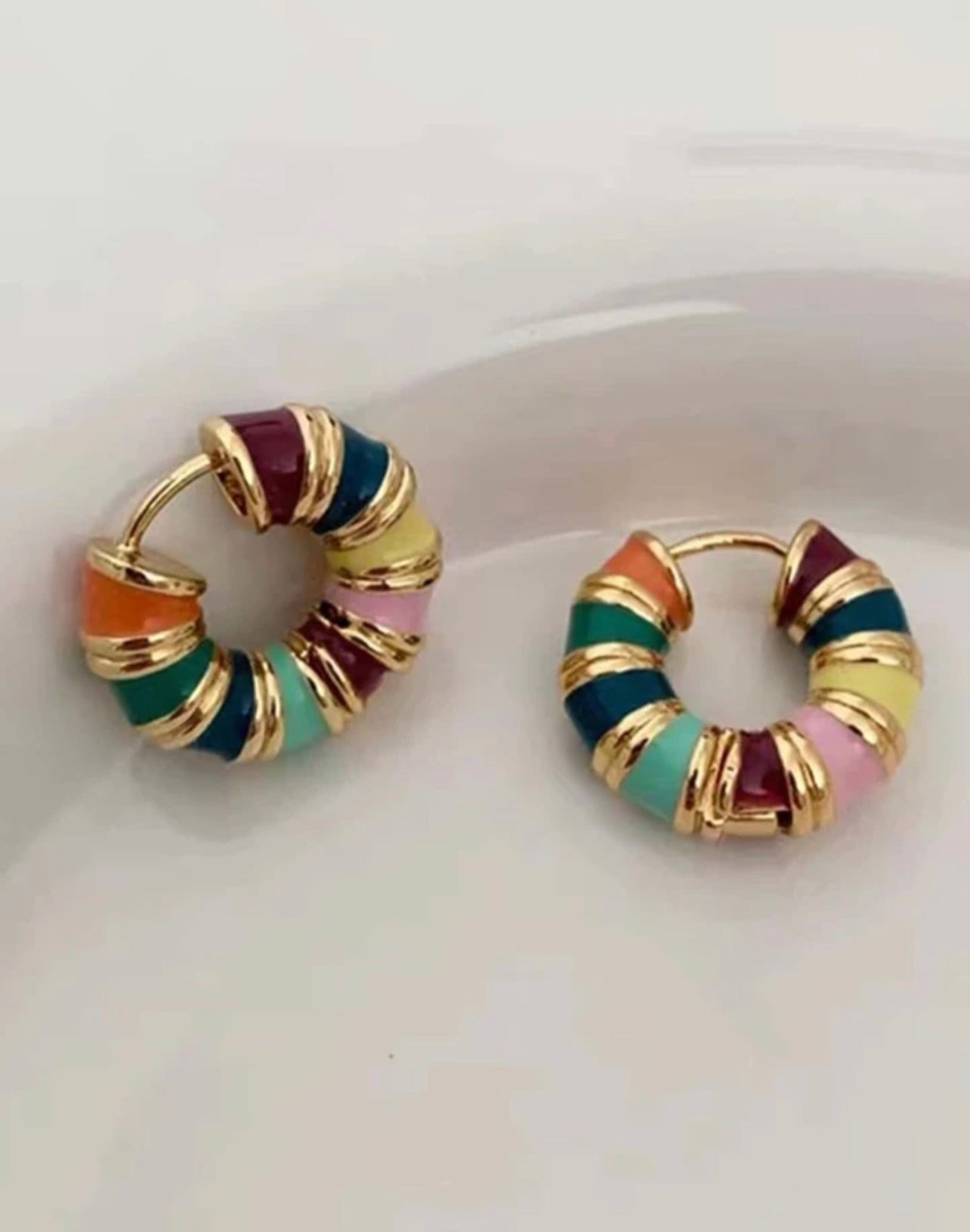 Colour block hoop huggies