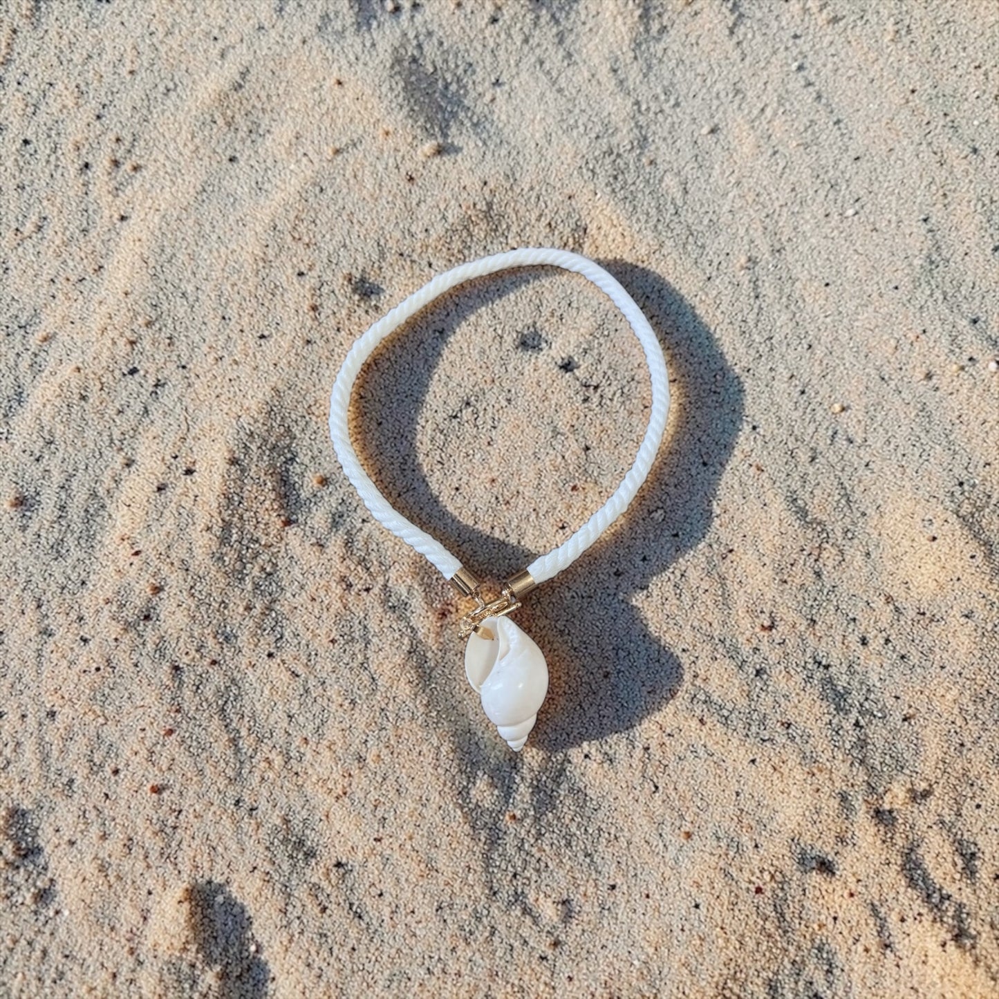 Tide Shell Choker – 16.5” Rope Necklace with Natural Shell Pendant