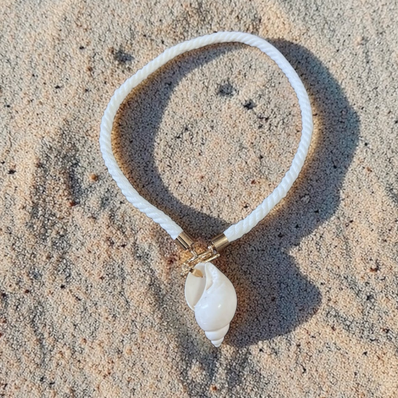 Tide Shell Choker – 16.5” Rope Necklace with Natural Shell Pendant